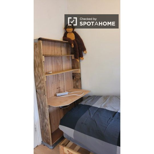 Room in a shared 7-bedroom flat for rent in Ballybough - Photo 1