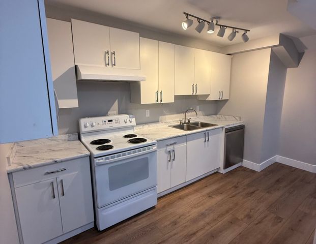 3 bed 2 bath walk out suite in black mountain - Photo 1