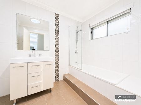25 Carinda Drive, South Penrith NSW 2750 - House For Rent | Domain - Photo 5