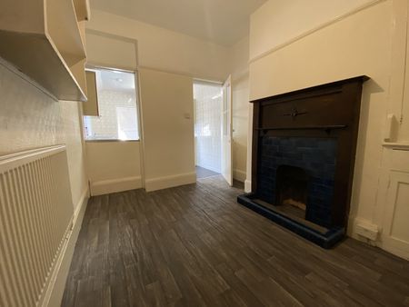 4 Bed Semi-Detached House, Fishponds Road, BS5 - Photo 3