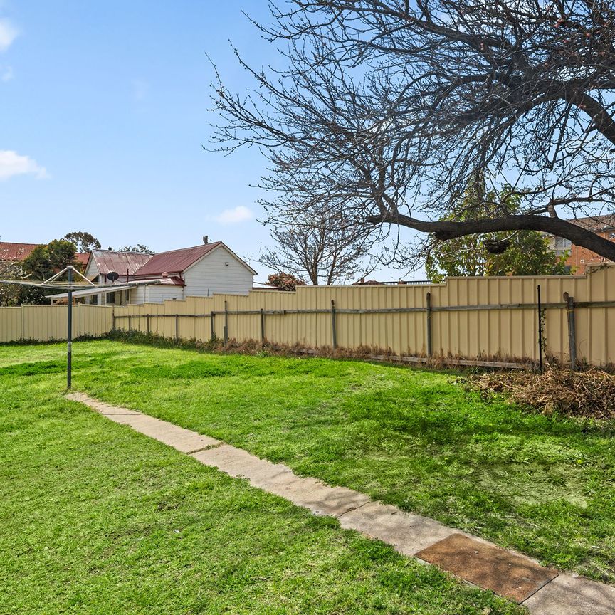 Charming home on Uriarra Road - Photo 1