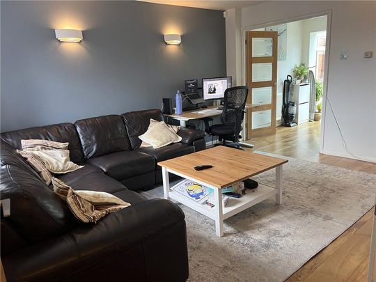 3 bedroom semi-detached house to rent - Photo 1