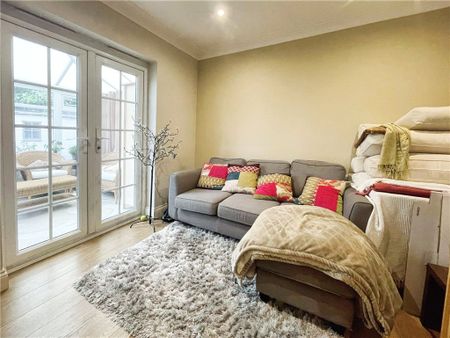 Vicarage Road, Egham, Surrey, TW20 9JW - Photo 2