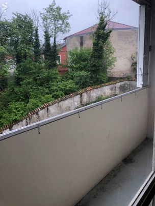 Studio de 31 m² avec balcon, cave et place de parking dans copropriété calme au centre ville. - Photo 1