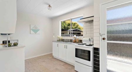 3 bedroom lovely family home - Photo 2