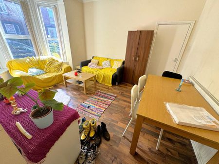 6 bedroom terraced house to rent - Photo 2