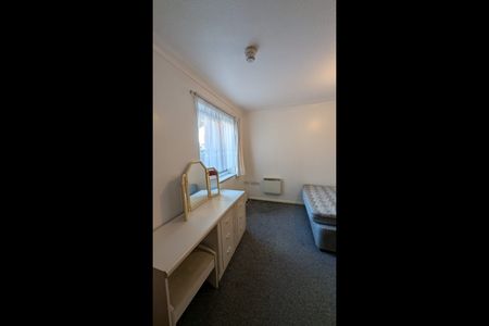 Room in a Shared Flat, Brook Court, NG7 - Photo 2