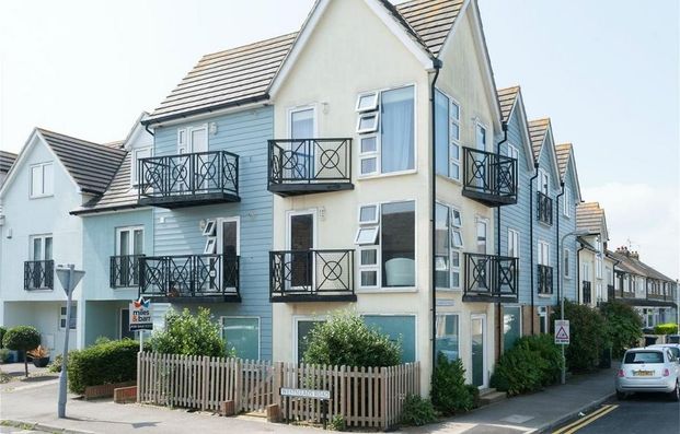 2 bedroom flat to rent - Photo 1