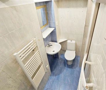 Prostorný byt 2+1 s vysokými stropy a charakterem staršího domu – L... - Photo 3