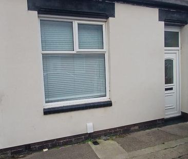 2 bedroom cottage to rent - Photo 2