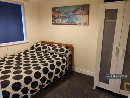 2 bedroom end of terrace house to rent - Photo 2