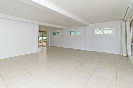 17 Bevlin Court, Albany Creek QLD, Belconnen - Photo 2