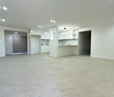 FULLY RENOVATED 5-BEDROOM FAMILY HOME - Photo 1
