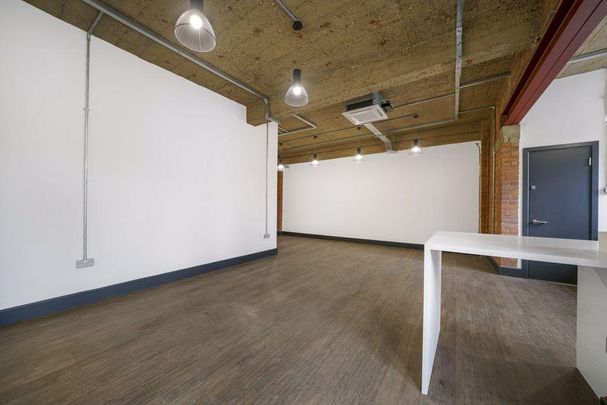 Studio to rent - Photo 1
