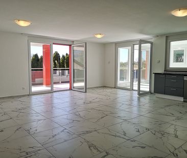 Magnifique appartement de 4,5 pièces avec terrasse et véranda, jard... - Photo 3