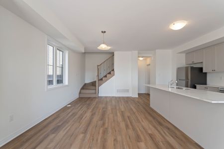 For Lease - 12 Feather Road, Welland, Ontario - Photo 3