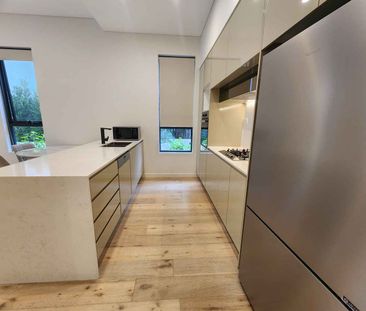Convenient Two Bedroom Apartment - Photo 3