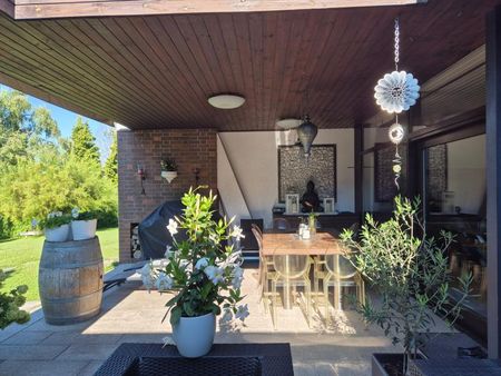 Großzügiger Bungalow mit Gebirgsblick und Außenpool im Herzen von Leonding! 250 m² WNFL, Grund 2.156 m², Doppelgarage! - Photo 2