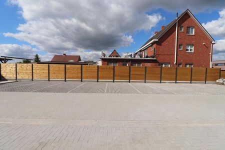 BEN-woning met 3 slaapkamers, terras met tuin, tuinberging en autostaanplaats. - Photo 2