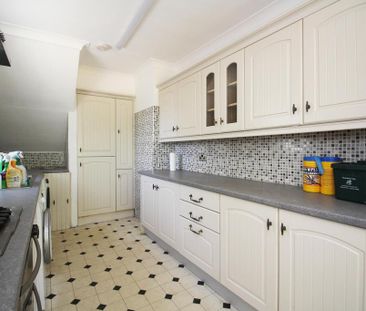 3 bedroom semi-detached house to rent - Photo 6