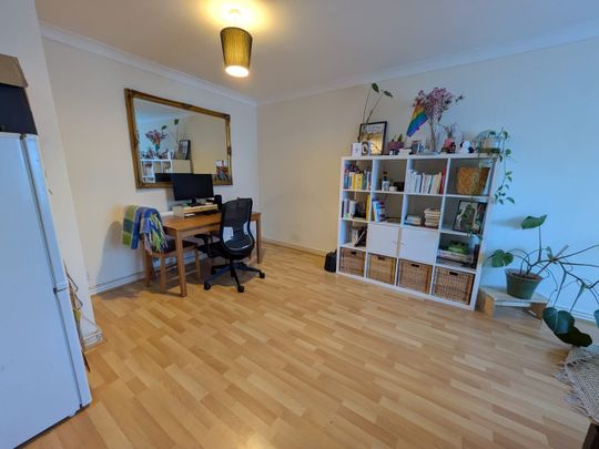 2 Bed Flat, Hackney Road, E2 - Photo 1