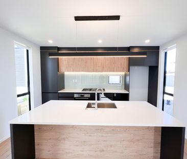 Stylish 4 Bedroom with Study Home in Prime Hillsborough Location - Photo 6