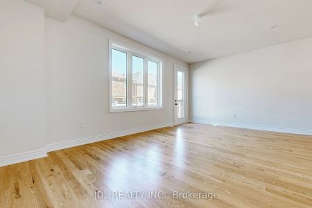 Condo Townhouse For Lease | N9249432 - Photo 5