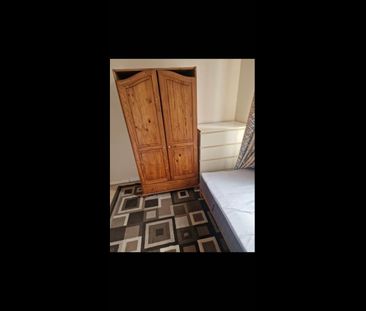 Room in a Shared House, Barking, IG11 - Photo 5