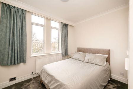 A Newly Refurbished Two Bedroom Apartment Located on Sloane Street for short let - Photo 4