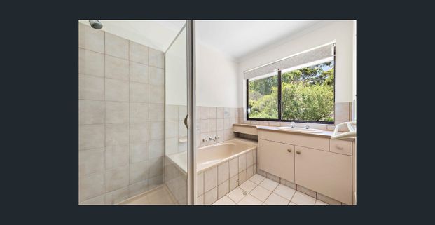 Stunning English-style home set on approx. 15acres - Photo 1