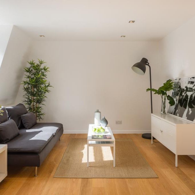2 bedroom conversion flat with 1 reception and 2 bathrooms in Marylebone, W1U - Photo 1