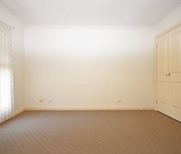 1/12 Civic Square, Croydon - Photo 1