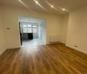 3 Bed Semi-Detached House, Aurelia Road, CR0 - Photo 4