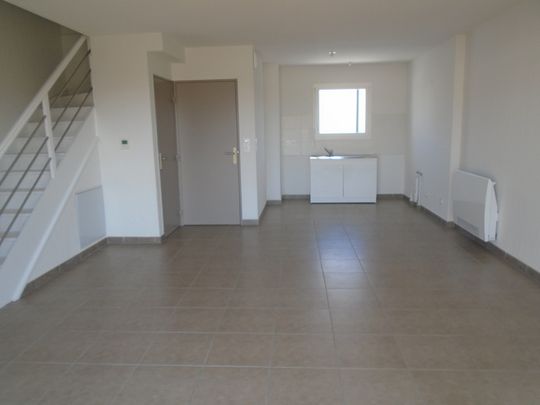 Location Maison 4 pièces 73m² CARPENTRAS 84200 - Photo 1