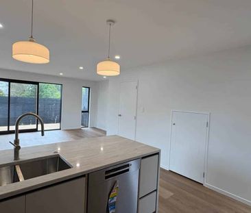 Brand New Modern Living: 3-Bed Townhouse in Pr... - Photo 4