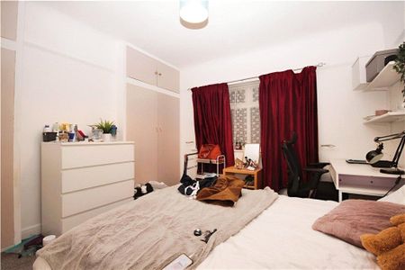 4 bedroom semi-detached house to rent - Photo 3