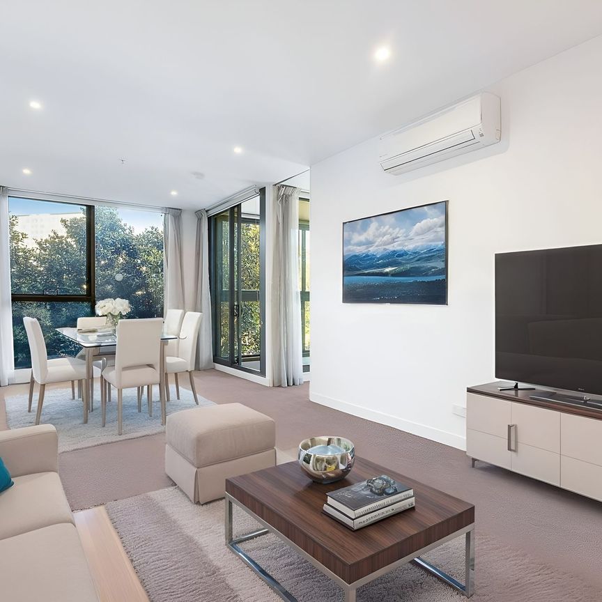 Light filled winter garden apartment by the metro - Photo 1