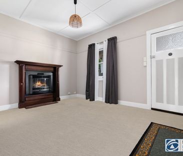 SUN-FILLED CBD COTTAGE - Photo 3