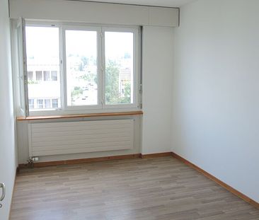 Familienfreundliche Wohnung mit Balkon zu vermieten! - Photo 1