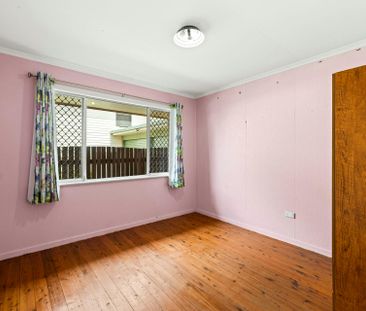 Family home in perfect position - Photo 3