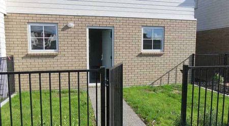 Townhouse - Great Location - Photo 4