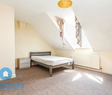 7 bed Mid Terraced House for Rent - Photo 1