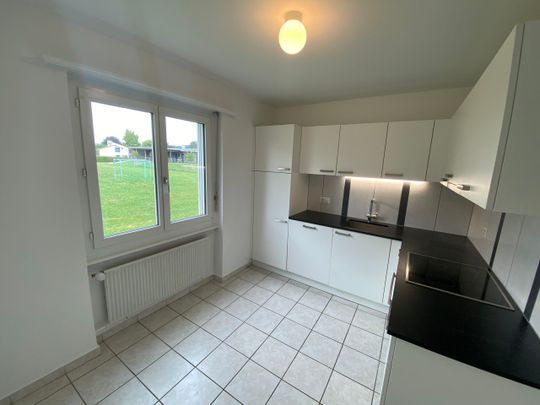 2.5-room apartment with balcony and a very nice view. - Photo 1