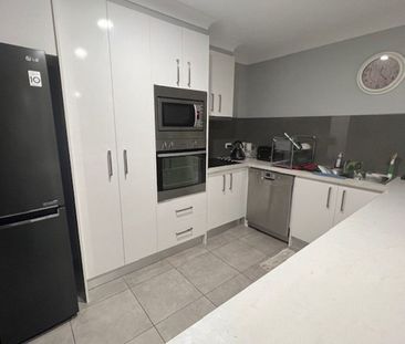 Executive Villa located in a quite Cul-De-Sac - Photo 3