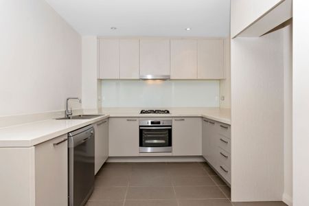 Modern Apartment Living with Rooftop Views in Astoria Apartments - Photo 4