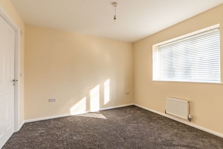 Available unfurnished now - Photo 4