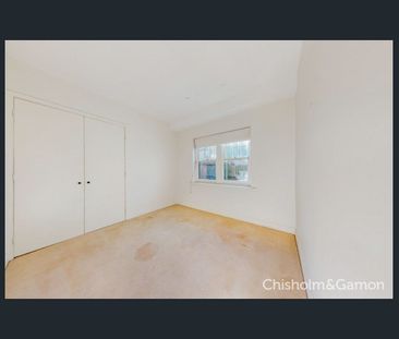 Perfectly Positioned Deco Gem with House-Like Proportions - Photo 4