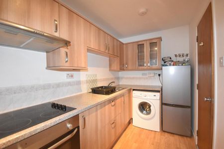 2 bedroom flat to rent - Photo 4