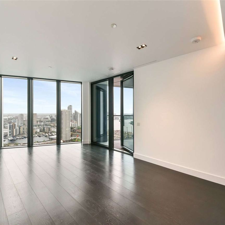 Bright and spacious 2 double bedroom, 2 bathroom apartment with water views from all principle rooms. Offered furnished or unfurnished. - Photo 1