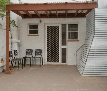 Modern Furnished Studio with Private Courtyard - Prime Location - Photo 6